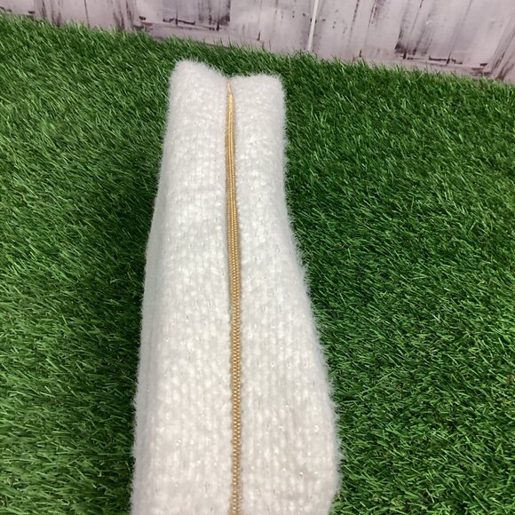 Chanel Holiday Makeup Bag - 2024 Snowflake Zipper - Picture 9 of 16